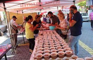 Devrek’te mahalle muhtarlığı tarafından aşure...