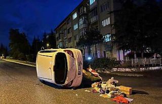 Devrilen otomobilin 70 yaşındaki sürücüsü yaralandı