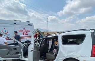 Direksiyon hakimiyetini kaybederek karşı şeride...