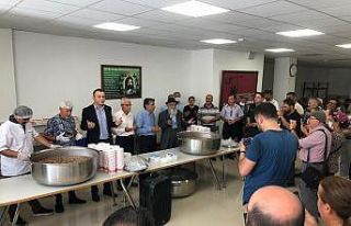 Divriği’de aşure dağıtıldı