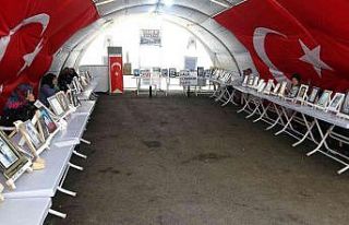 Diyarbakır’da aileler bin 77 gündür evlat nöbetinde