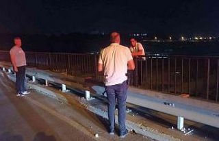 Dolandırıldığını iddia ederek köprüden atlamak...