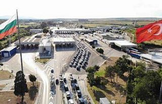 Dönüş yolundaki gurbetçiler gümrük kapılarında...