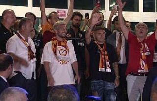 Dries Mertens ve Lucas Torreira İstanbul’a geldi