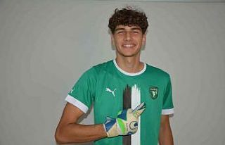 Efeler 09 SFK genç file bekçisi Emir’i renklerine...