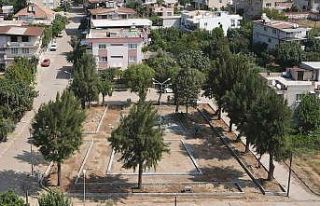 Efeler’de yenilenen parklar çocukları mutlu etti