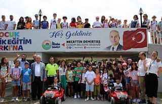 Eğitim pistinde çocuklar trafik kurallarını öğrendi