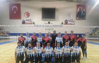 Eğitimciler kupayı kaptı