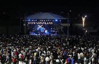 Ekin Uzunlar sevenlerini coşturdu