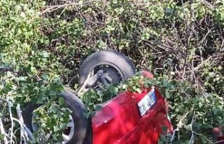 Elazığ’da otomobil şarampole uçtu: 2 yaralı