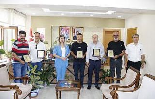 Emekliye ayrılan personellere plaket takdim edildi