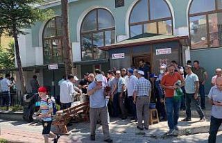 Emet Belediyesi 6 bin kişilik aşure dağıttı