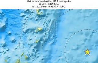 Endonezya’da 5,7 büyüklüğünde deprem