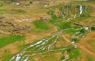 Erzincan’da Konarlı Şelalesi doğal güzelliğiyle...