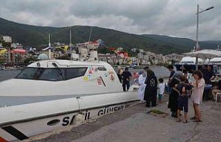 Esenköy’de vatandaşlar Sahil Güvenlik teknesi...