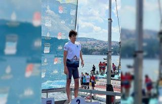 Esenyurtlu Uğurcan Özer kıtalararası yüzme yarışında...