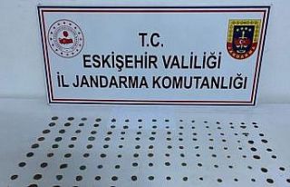 Eskişehir’de bir araçta 157 adet tarihi sikke...
