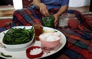 Eskişehir’de taze fasulye turşuları kurulmaya...