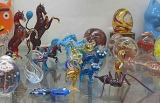 Eskişehir’de yapılan camdan süs eşyaları yurtdışından...