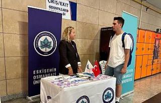 Eskişehir’e gelen öğrencileri üniversite temsilcileri...