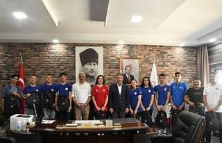 Eskişehirli yüzücüler ve antrenörler tebrik edildi