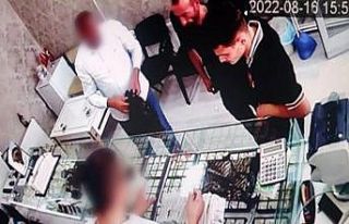 Evden çaldıkları altınları kuyumcuda bozduran...