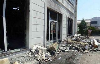 Fabrika yangınındaki hasarın boyutu gün ağarınca...