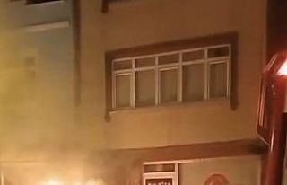 Fatih’te park halindeki otomobil alev alev yandı