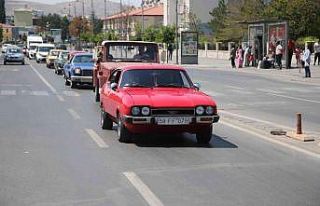 Gardaşlık Festivali kortejinde en çok dikkati klasik...