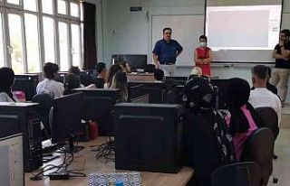 GAÜN’de halı tasarımı eğitimleri verildi