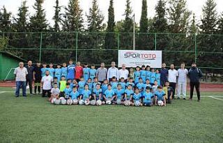 Geleceğin futbolcuları spor okullarında yetişiyor