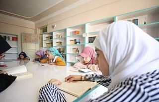 Gençlik merkezlerinde geleceğe hazırlanıyorlar