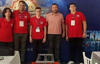 Gölcük Fen Lisesi öğrencilerinden büyük başarı
