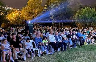 Gölcük’te açık hava sinemasına yoğun ilgi