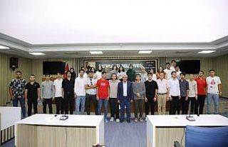 Güder, YKS’de başarılı öğrencileri ödüllendirdi