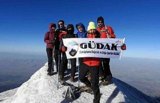 Gümüşhaneli dağcılar 10. kez Türkiye’nin çatısına...