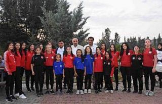 Güreş müsabakalarında derece elde eden sporcular...