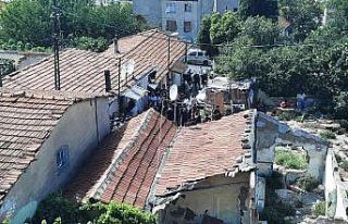 Hacıhüsrev’deki vatandaşlar polis zoruyla tahliye...