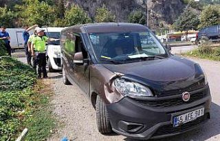 Hafif ticari aracın çarptığı yaya ağır yaralandı