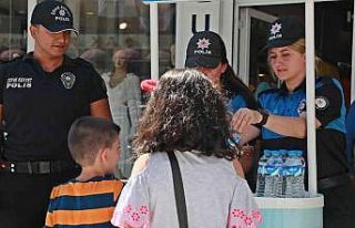 Hakkari polisinden vatandaşa ikram