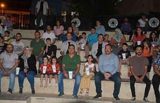 Hakkari Valisi Akbıyık, vatandaşlarla birlikte...