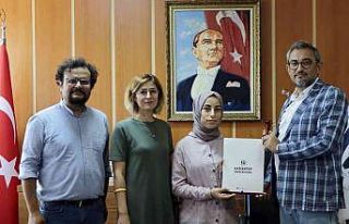 Halı tasarımı öğrencilerine ödül