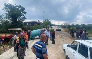 Hareket eden traktörün altında kalan yaşlı adam...