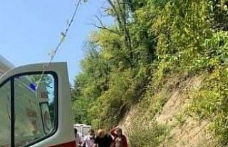 Hareket halindeki araçtan düşen vatandaş yaralandı
