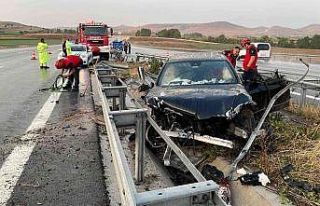 Hayırsever iş insanı ve eşi kazada hayatını...