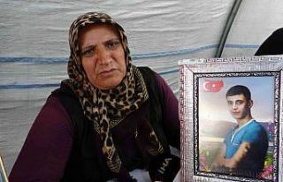 HDP ve PKK mağduru aileler bin 79 gündür evlat...