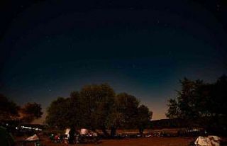 Heyecan içinde Perseid meteor yağmurunu izlediler
