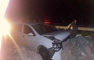 Heyelan nedeniyle kapalı olan yola giren sürücü...