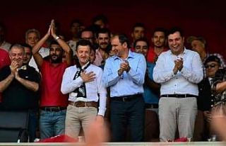 Hikmet Kahraman, Uşakspor başkanlık görevinden...