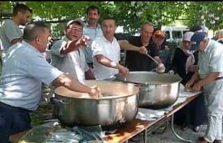 Hisarcık Dereköy’de bin 500 kişiye aşure dağıtıldı